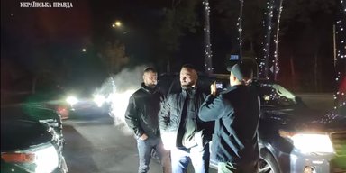 На журналіста Михайла Ткача напали під час зйомки біля ресторану на Київщині (відео)