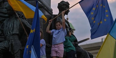 Страны ЕС продлили срок действия временной защиты для украинцев