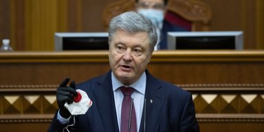 Без масок и с молитвой. Как депутаты принимали "антиколомойский" закон и поправки в бюджет