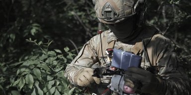 Военные РФ гибнут из-за "чудо-РЭБ": операторы FPV смеются, пролетая над этими глушилками, — Forbes