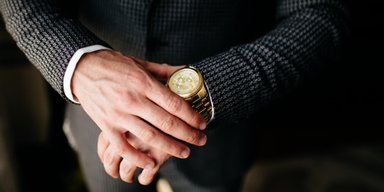 Без следов в декларациях: как депутаты покупают элитные часы за наличные в центре Киева, — СМИ