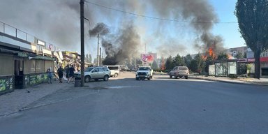 ЗС РФ скинули авіабомбу на магазин "Аврора" у Добропіллі: багато жертв, — соцмережі (відео)