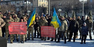 В Черкассах ветераны на митинге требовали от руководства МВД и Нацпола объективного расследования гибели Сергея Русинова