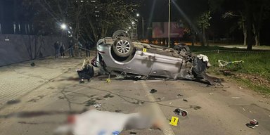 На Закарпатті авто з 5-ма друзями врізалося в дерево, є жертви: водія раніше судили, — ЗМІ