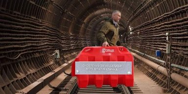Киношные звезды и мэр Кличко: пользователи наводнили сеть мемами о киевском метро (фото)