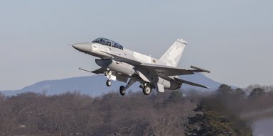 Украинские F-16 могут "выключить": сколько истребители будут летать без поддержки США