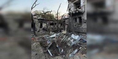 Появились новые детали ночного удара РФ: воронка посреди двора, 12 погибших (фото)