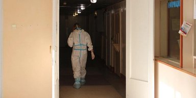 У російському Іркутську лаборантка померла від чуми, розбивши пробірку: на карантині перебувають 200 осіб