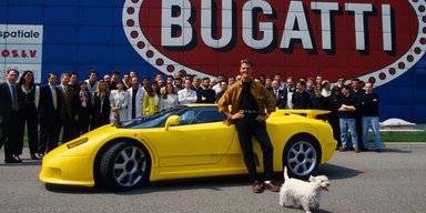 Желтая ракета: в румынской глубинке обнаружили уникальный Bugatti Михаэля Шумахера (видео)