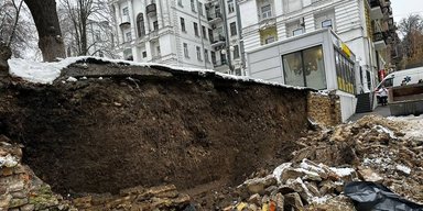 Смертельный обвал стены в Киеве: в ГСЧС и депутатка Киевсовета поделились новыми деталями