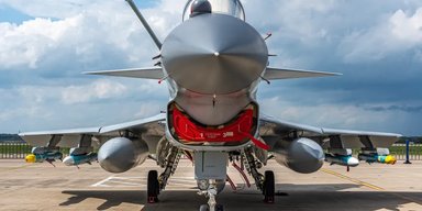 Легко впоралися із 3 знаменитими Rafale: що відомо про китайські винищувачі Chengdu J-10C