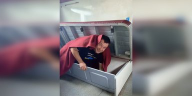 "Я в Польщі": провідник "Укрзалізниці" висміяв блогера, який зрадів виїзду з України (відео)