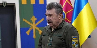 Вручил подарки и ушел: генерала Кузьмука уволили с должности советника командующего ТрО