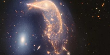 Пінгвін, який охороняє своє Яйце: NASA показало зіткнення дивної пари галактик (фото)