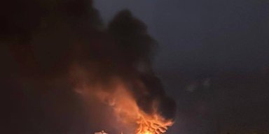 У Харкові пролунали вибухи і здійнялася пожежа: росіяни атакували місто авіабомбами