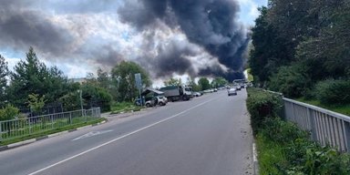 Масштабна пожежа в Підмосков'ї: горить склад із пластиком і гумою біля автосалону Lada (фото)