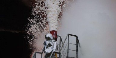 Удар ВС РФ по нефтебазе в Прилуках: в ГСЧС показали кадры масштабного пожара (фото, видео)