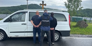 Заселяв у себе ухилянтів та підвозив до кордону: на Закарпатті затримали власника готелю
