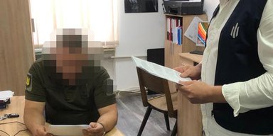 Військком змушував солдатів будувати йому маєток: йому загрожує ув'язнення на 12 років (фото)