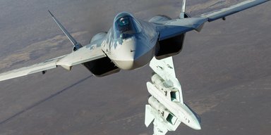 Боевой дебют Су-57: рискнет ли РФ применять новейшие самолеты против Украины "по полной"