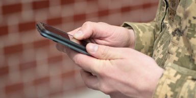 "Это очень много": 10% граждан знакомы с воинами, которые играют в азартные игры, — исследование