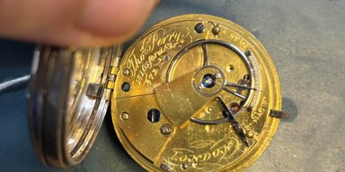На аукціоні продали рідкісний годинник: належав учаснику знаменитої історичної битви (фото)