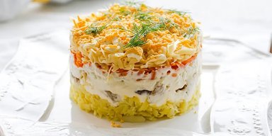 Салат "Мимоза" со скумбрией и сыром: рецепт вкусного зимнего блюда