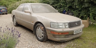 Розкішна капсула часу: виявлено 32-річний Lexus у новому стані (відео)