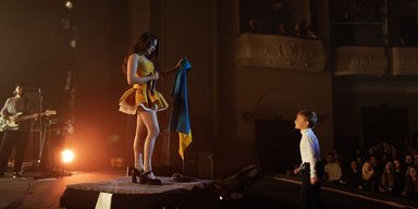 Кристина Соловий нарвалась на хейт из-за поцелуя на сцене с несовершеннолетним мальчиком (видео)