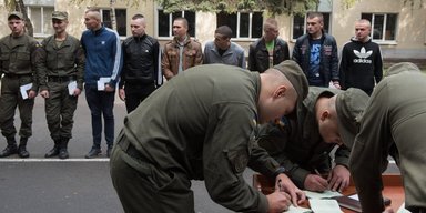 Перевірки військкомів та тотальна мобілізація. Як зупинити дискредитацію армії через дії ТЦК