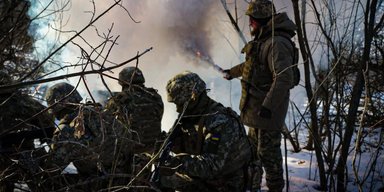 Высокие зарплаты и переход на контракт: Зеленский рассказал, что будет с армией после окончания войны (видео)
