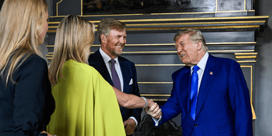 Королева Нидерландов в ярком комбинезоне поразила Трампа и мировых лидеров на саммите НАТО