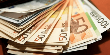 Курс евро в Украине поставил рекорд: показатель все ближе к 50 гривнам (графики)