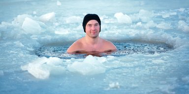 В прорубь головой не надо. Кому опасно нырять в ледяную воду