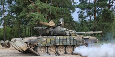 Білорусь направила танки до кордону України: в ДПСУ розповіли про ситуацію (фото, відео)