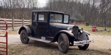 Завидна довговічність: старовинний Dodge завівся і поїхав після 83 років простою (відео)