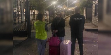 Намагалася укласти фіктивний шлюб: із України за численні афери депортували росіянку
