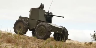 Зграя 100 дронів та ШІ: які БПЛА та роботизовані платформи ЗСУ з'явились на фронті, — The Telegraph