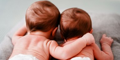 Чиновник утратив дар мови від вчинку батьків: назвали двійнят "дивними" іменами