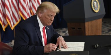 Трамп скасував санкції проти кількох російських установ: серед них "Рособоронекспорт"
