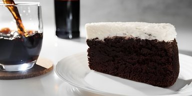 Вкусный торт с неожиданным ингредиентом: как приготовить шоколадный торт "Гиннесс"