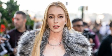 Линдси Лохан в элегантном наряде появилась на показе Michael Kors (фото)