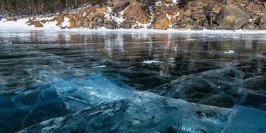 Найглибше і найдавніше озеро Землі приховує темну таємницю: у ньому ховаються канібали
