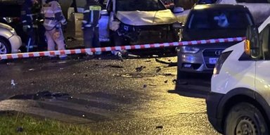 "Не може встати": у Москві знову підірвали авто поруч з відділком поліції, є постраждалі (відео)