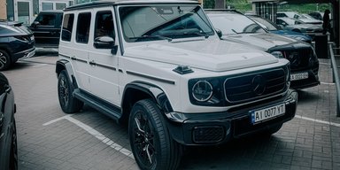 Розвертається на місці: у Києві засвітився електричний "Гелендваген" за 8 мільйонів (фото)
