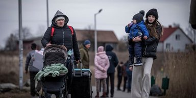Денег больше не будет? Почему в Польше решили проверить выплаты беженцам