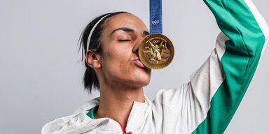 Боксерша Иман Хелиф упомянула Джоан Роулинг и Илона Маска в иске о кибербуллинге (Обновлено)
