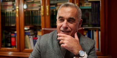 Кандидат в президенты Румынии назвал Украину "вымышленной страной" и намекнул на ее раздел (видео)