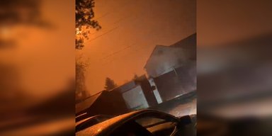 Вспышки в небе и на земле: во Владимире дроны повторно атаковали дата-центр "Яндекс" (видео)