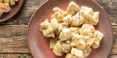 Вкусное и оригинальное блюдо: рецепт куриной грудки в молоке